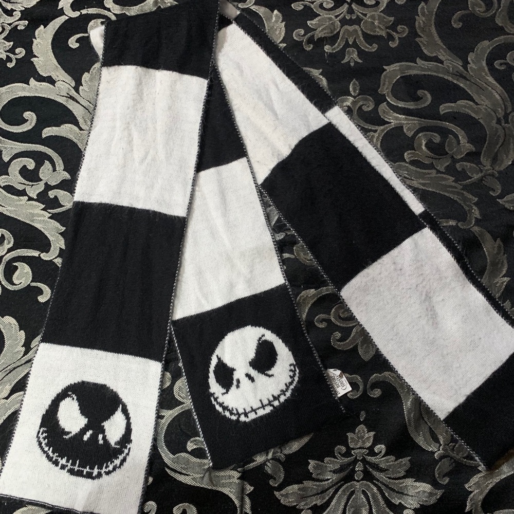 TNBC scarf